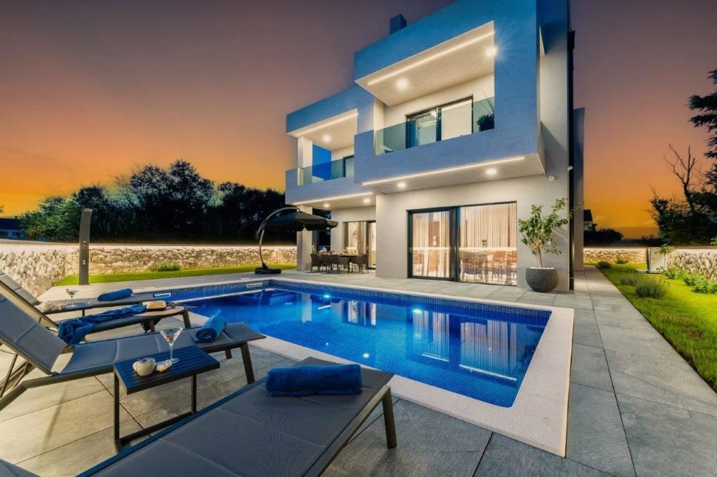 Kuća u Privlaci, 370m², 4 sobe — slika 4