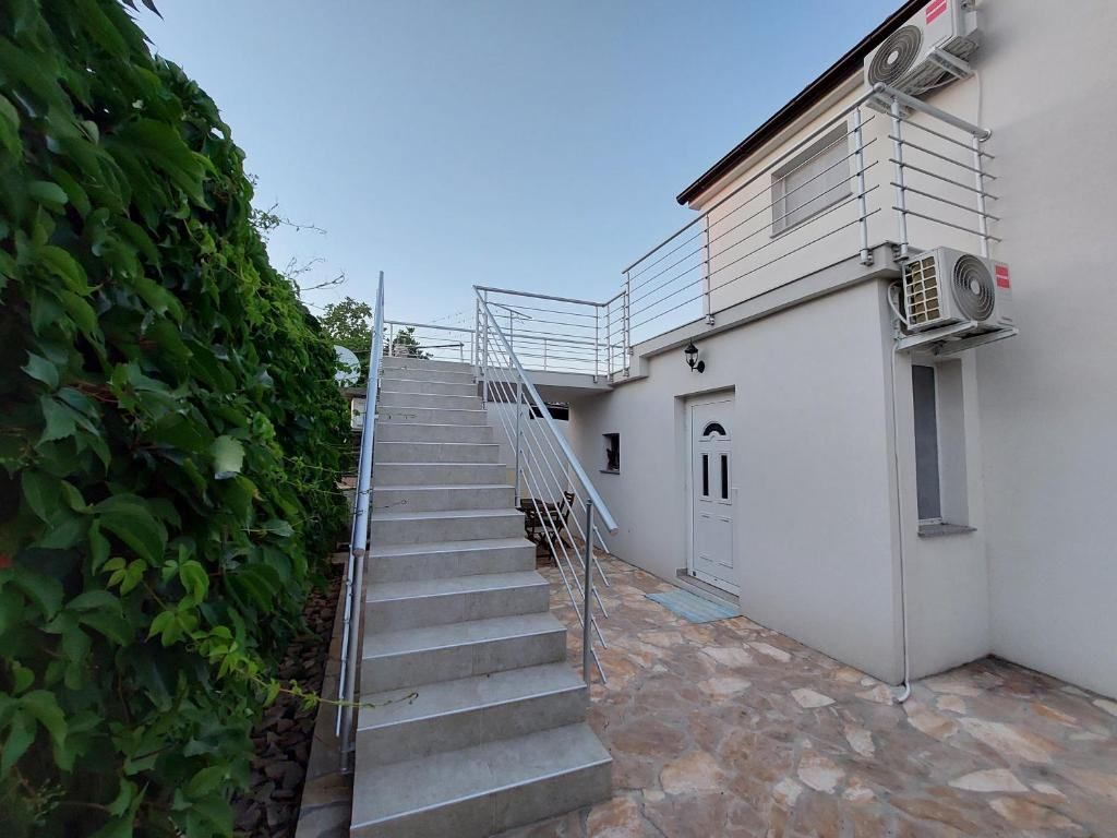 Kuća u Vrsiu, 195.43m²