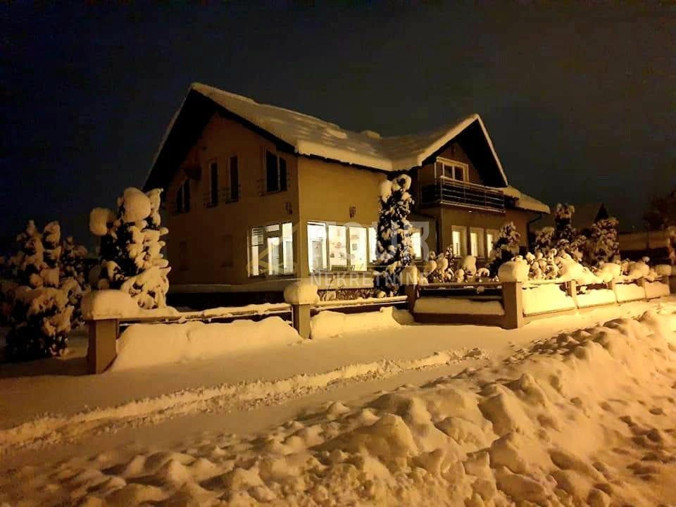 Kuća u Ravna Gori, 305.49m²