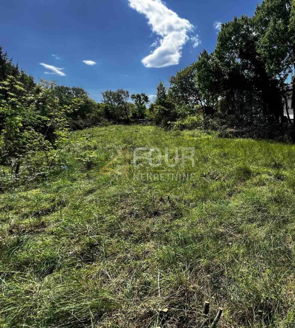 Zemljište u Vrbniku, 1752m²
