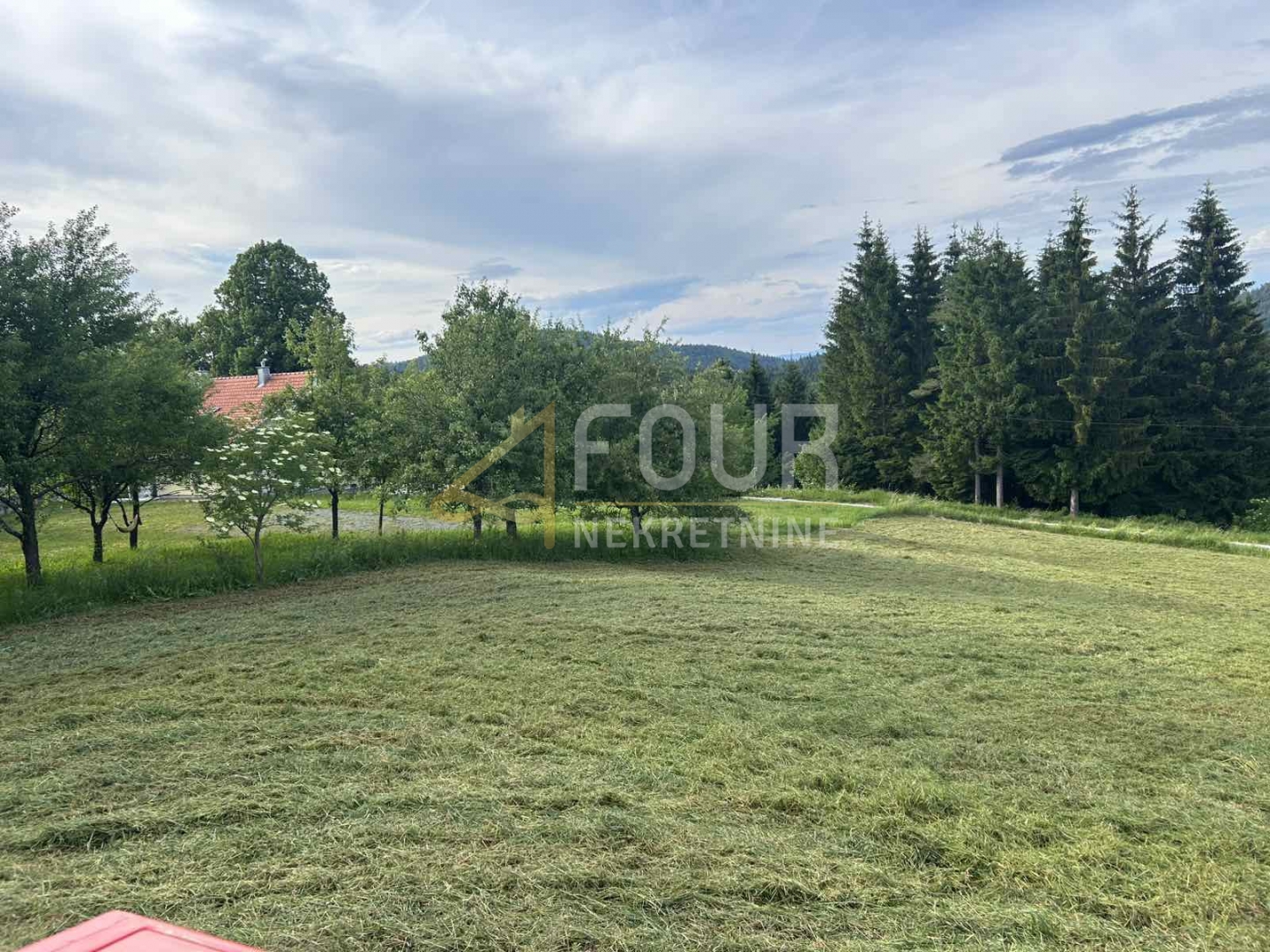 Grundstück u Ravna Gori, 1202m²
