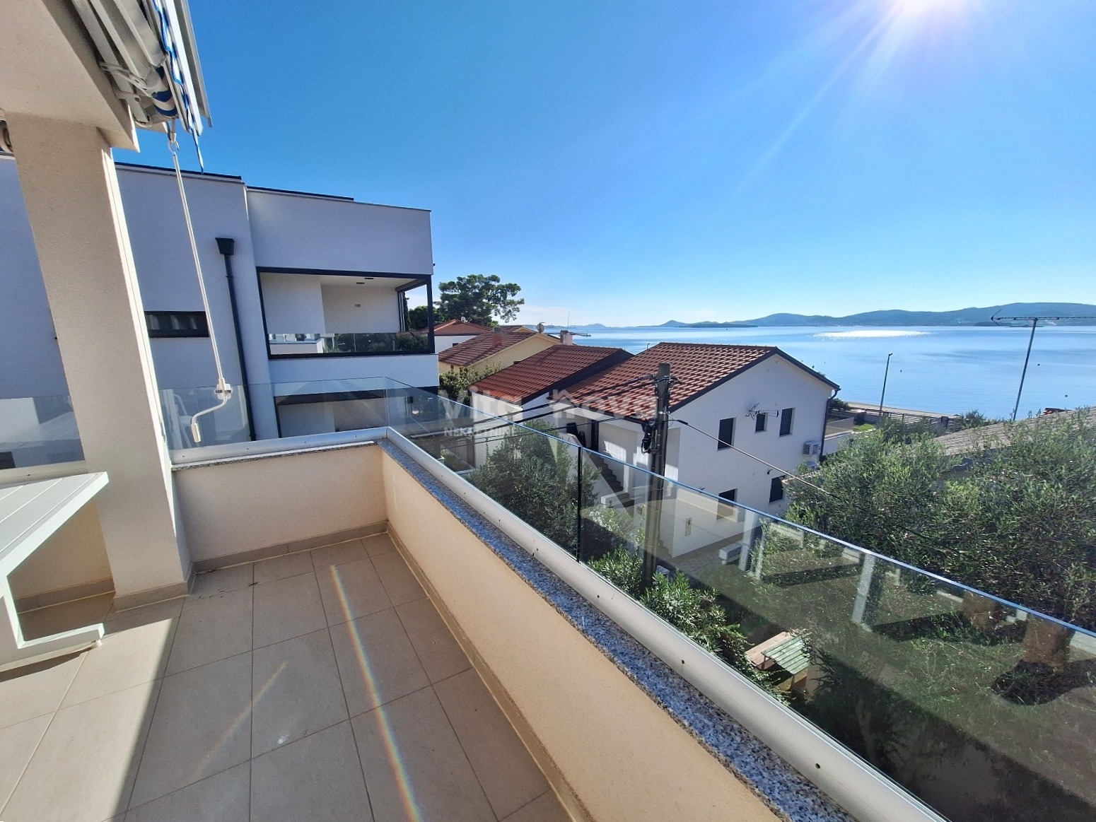 TURANJ, POGLED NA MORE, 50 M OD MORA, NOVOGRADNJA, 2 SP. SOBE!