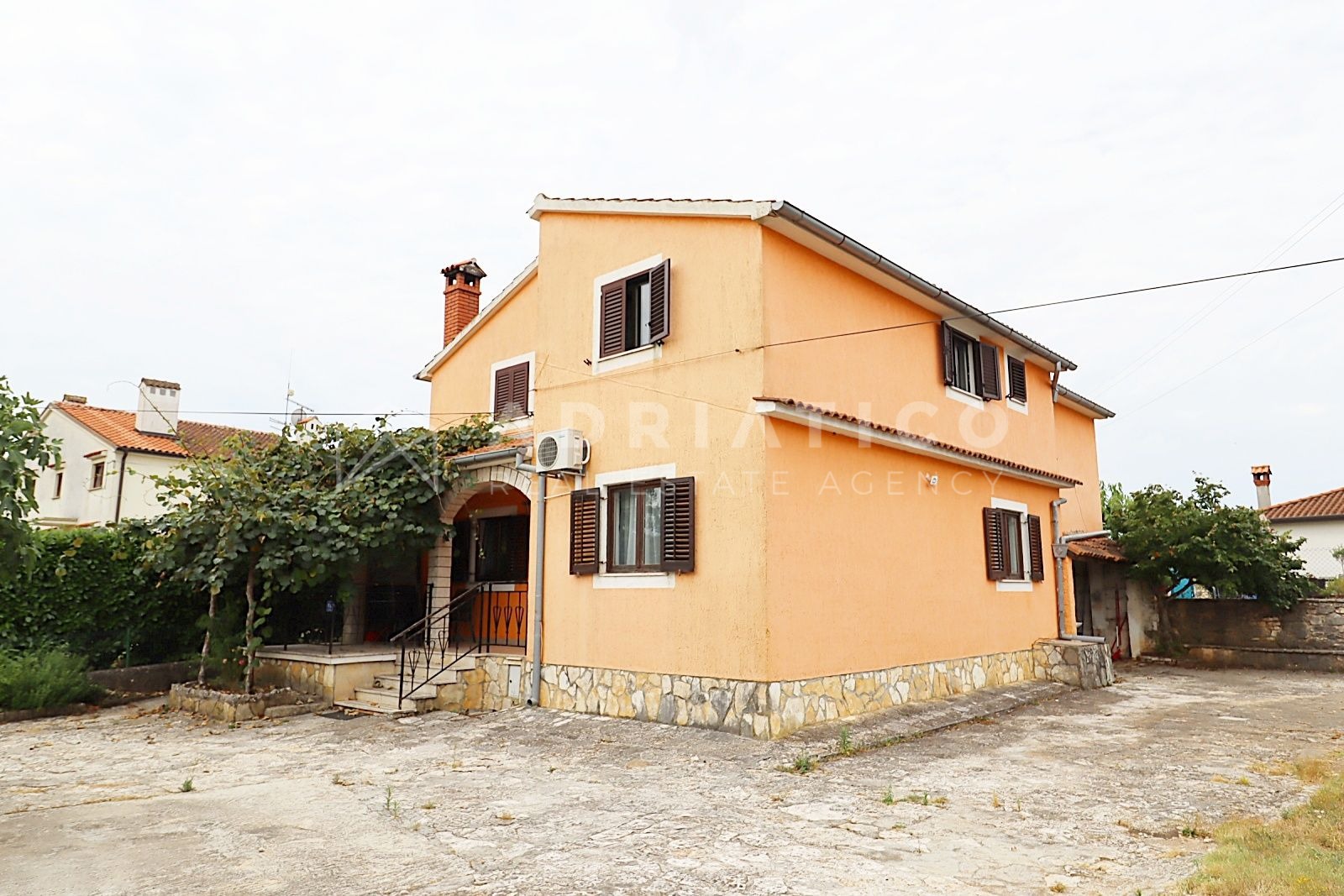 Kuća u Kanfanaru, 233m², 5 soba — slika 2