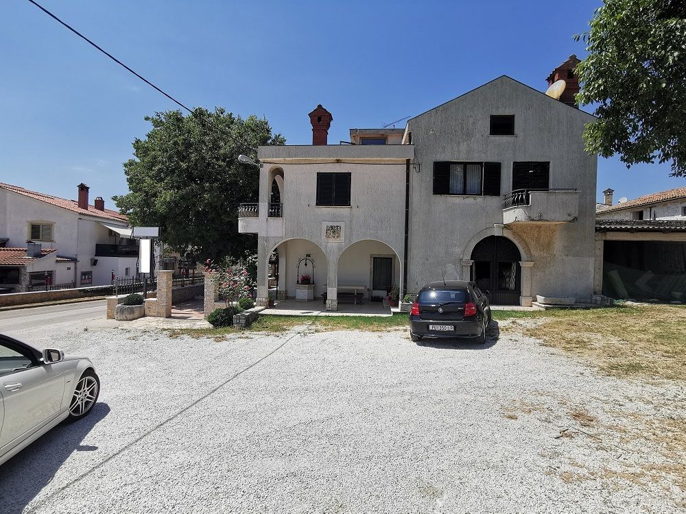 Kuća u Vrsaru, 300m², 5 soba