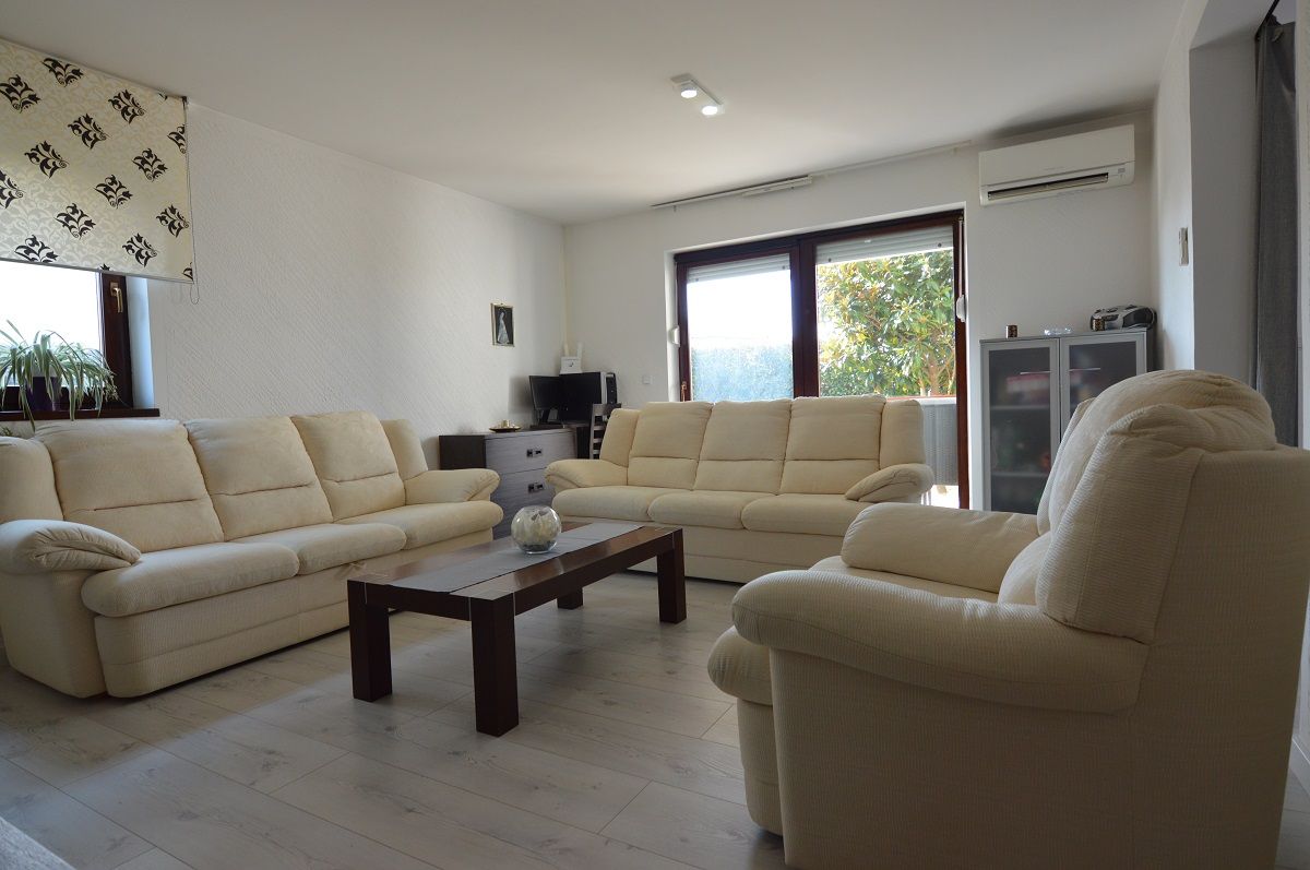Stan u Tar-Vabrizi, 80m², 2 sobe, slika 2
