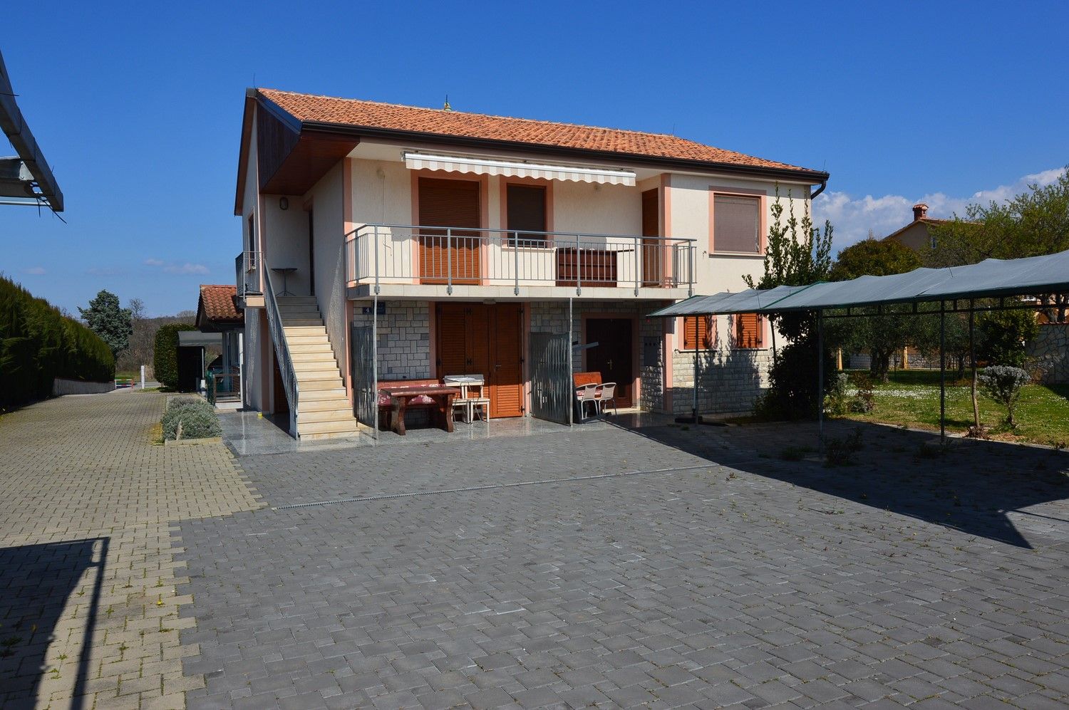 Haus u Poreču, 350m², 10 soba