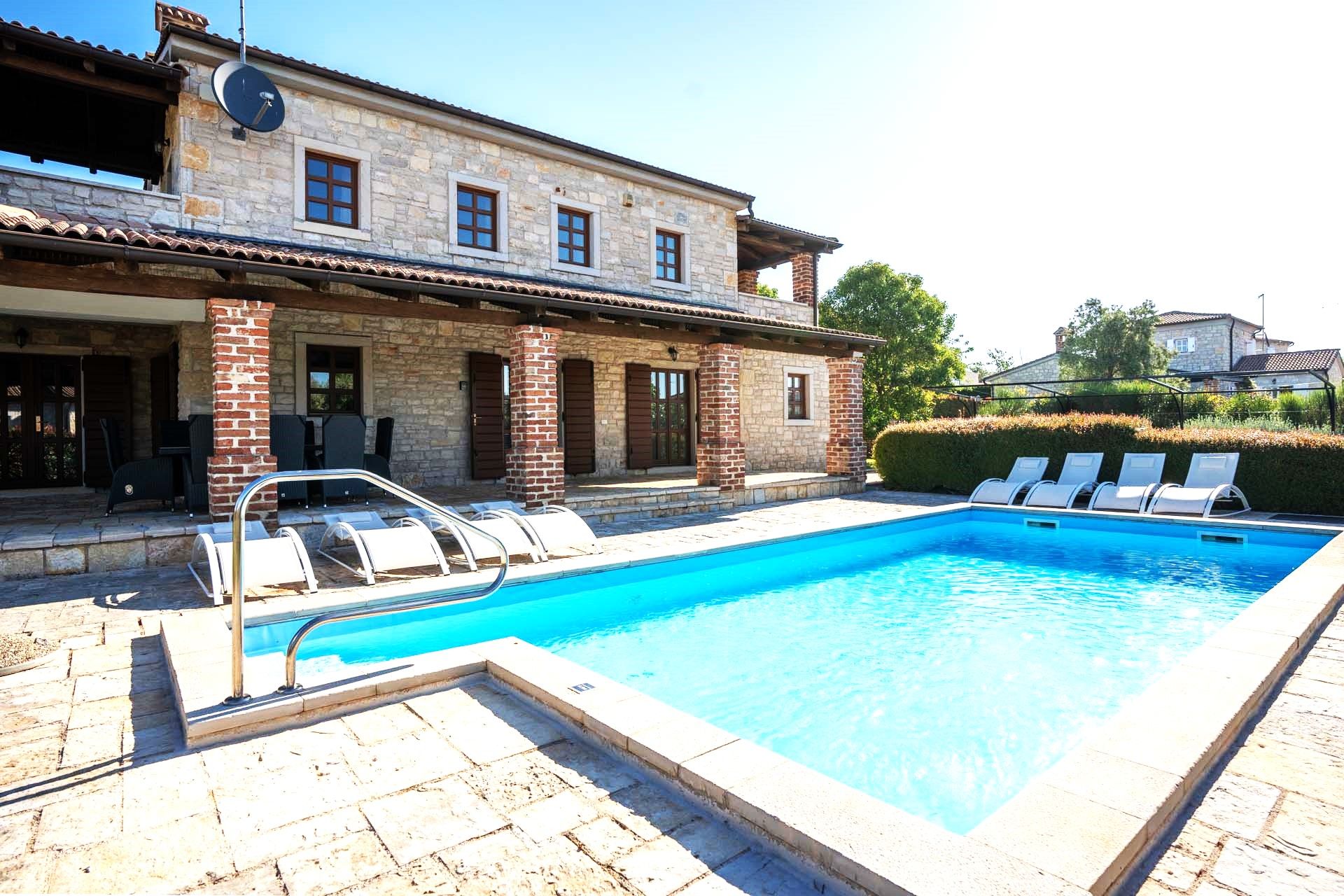 Kuća u Sveti Lovreču, 260m², 4 sobe