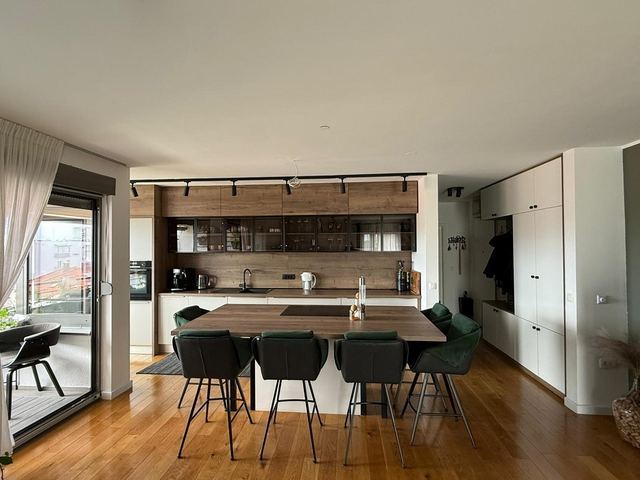 Wohnung u Zadru, 120m², 3 sobe
