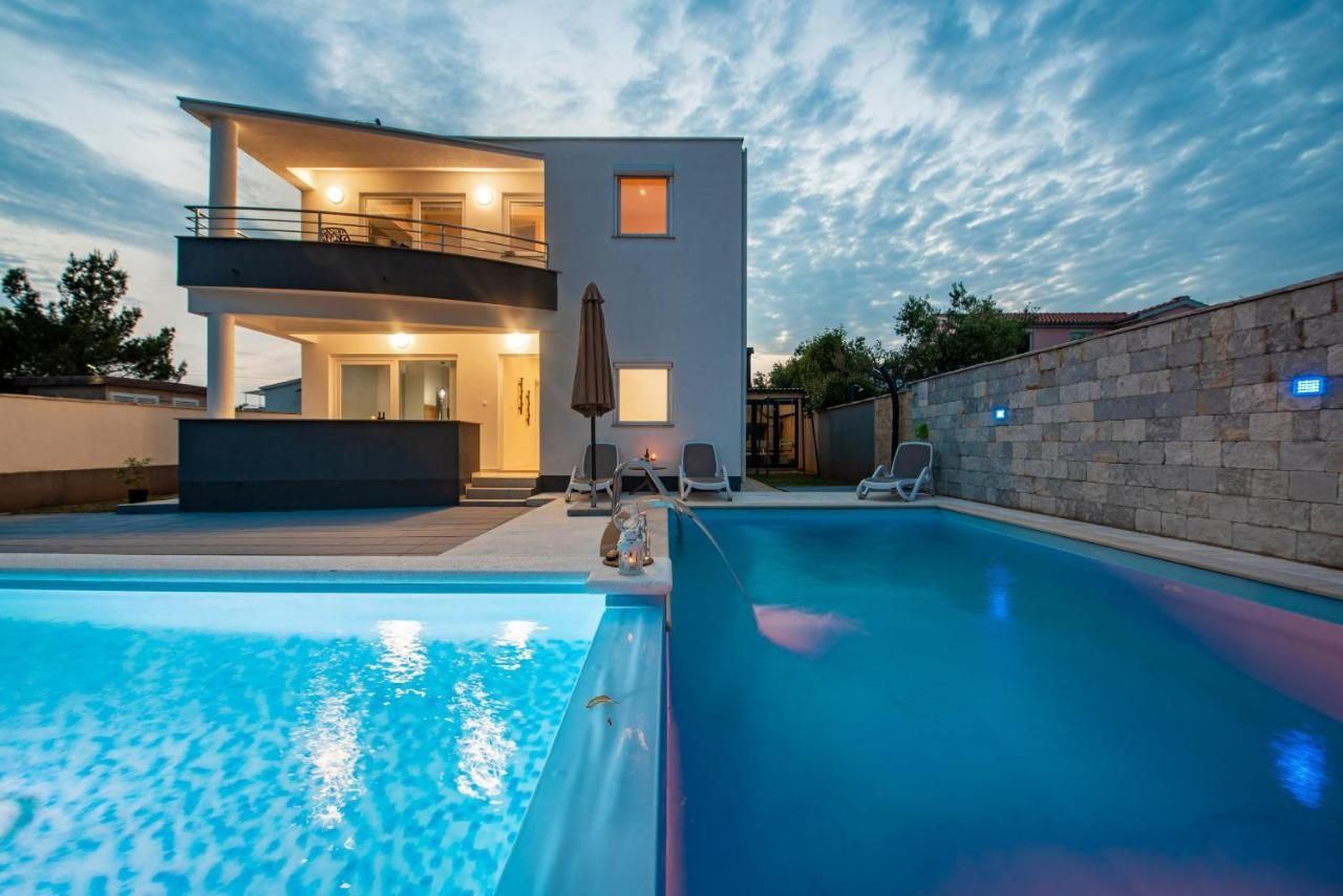 Kuća u Sukošanu, 130m², 4 sobe