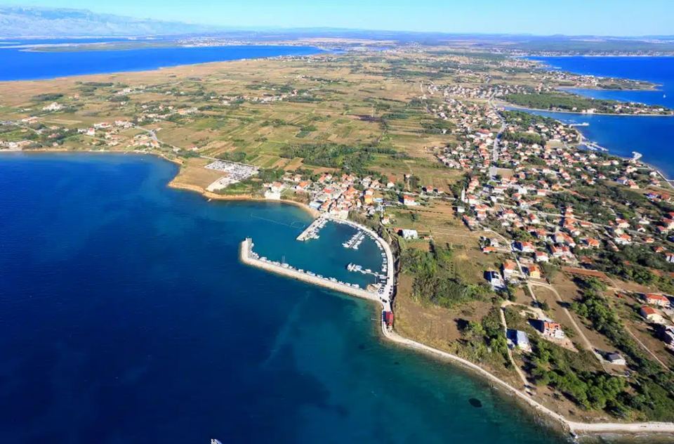 Zemljište u Privlaci, 665m²