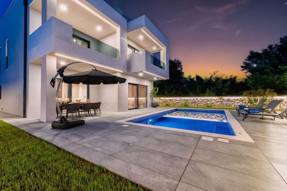 House u Privlaci, 370m², 4 sobe, slika 2