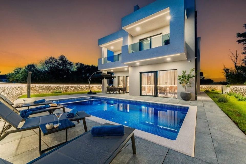 House u Privlaci, 370m², 4 sobe, slika 4