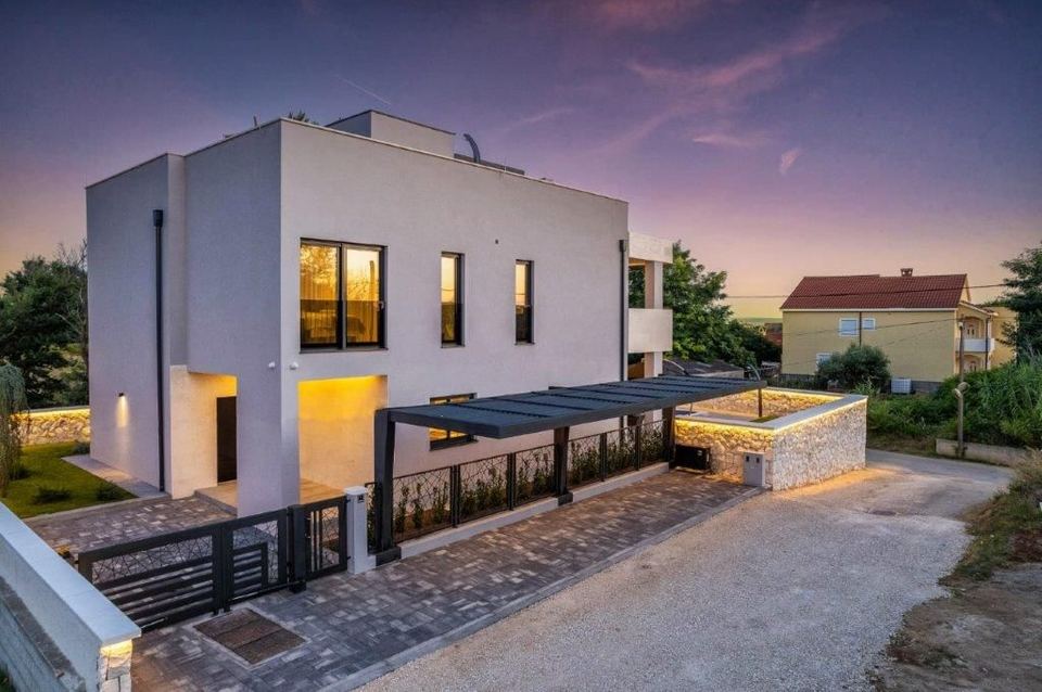 House u Privlaci, 370m², 4 sobe, slika 5
