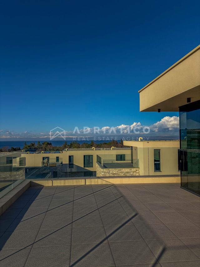 Kuća u Umagu, 280m², 3 sobe