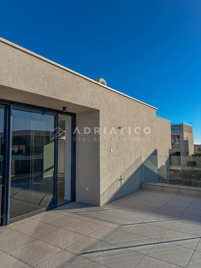 Casa u Umagu, 280m², 3 sobe, slika 5