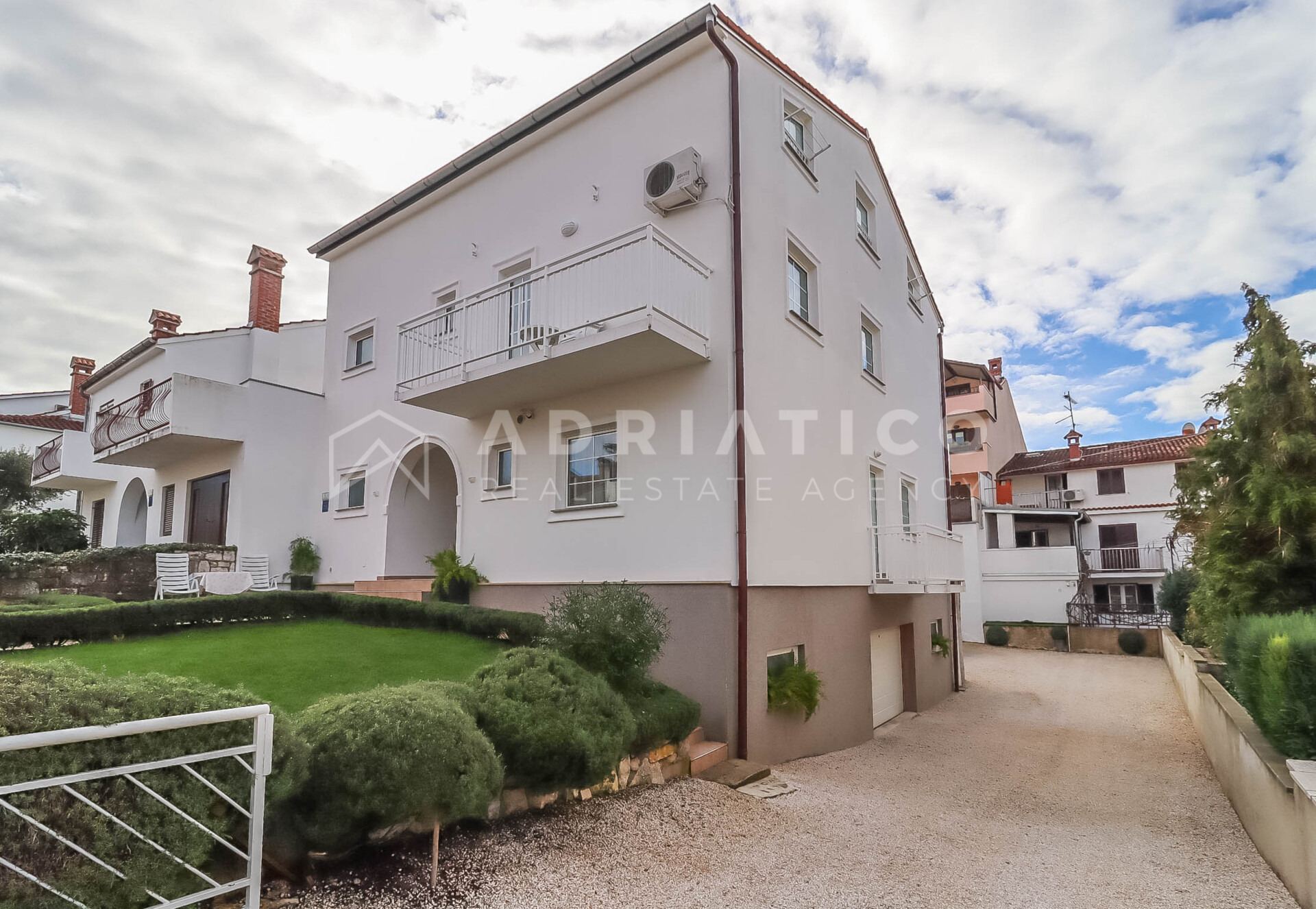 Kuća u Rovinju, 356m², 9 soba, slika 2
