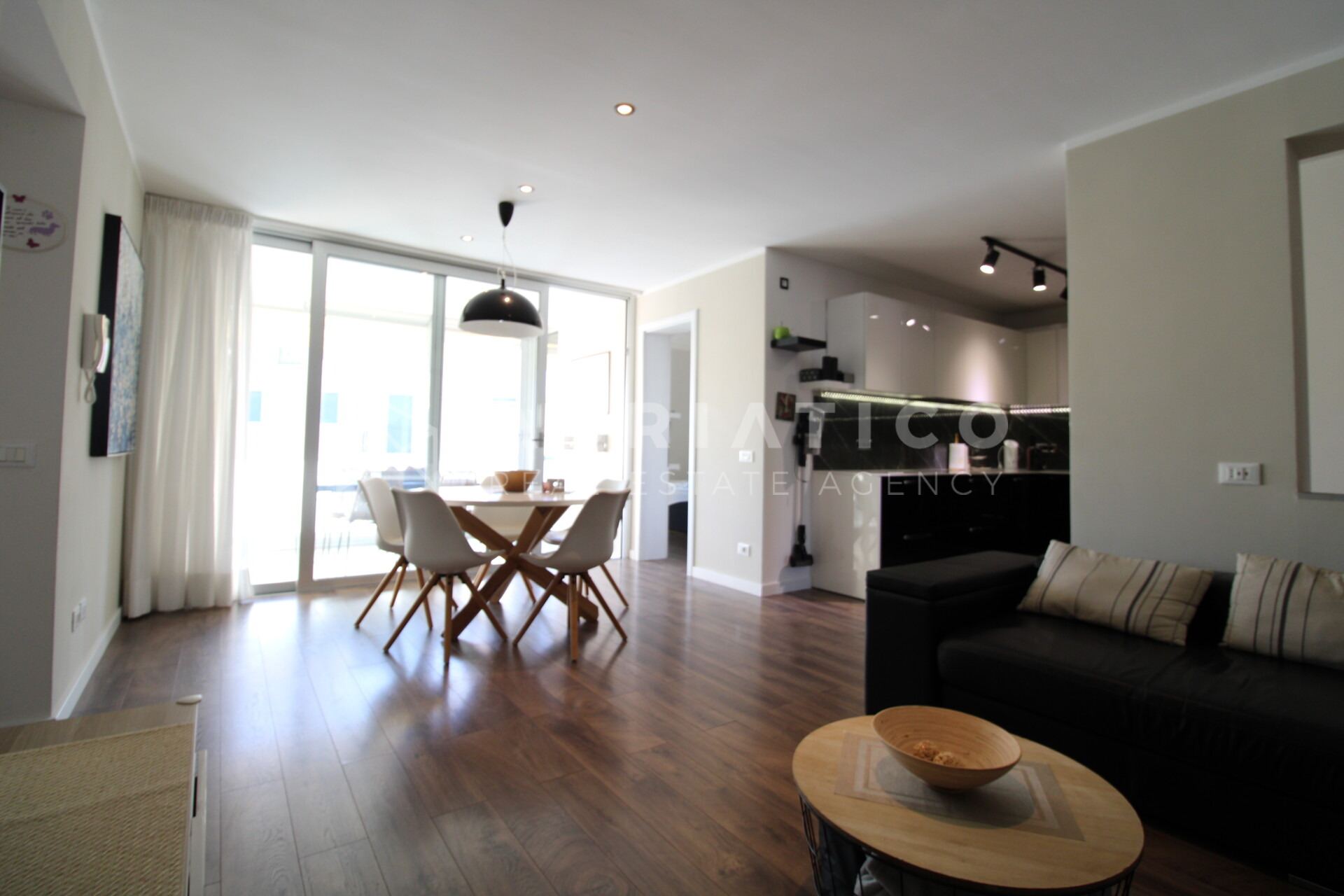 Stan u Novigradu, 75.51m², 2 sobe