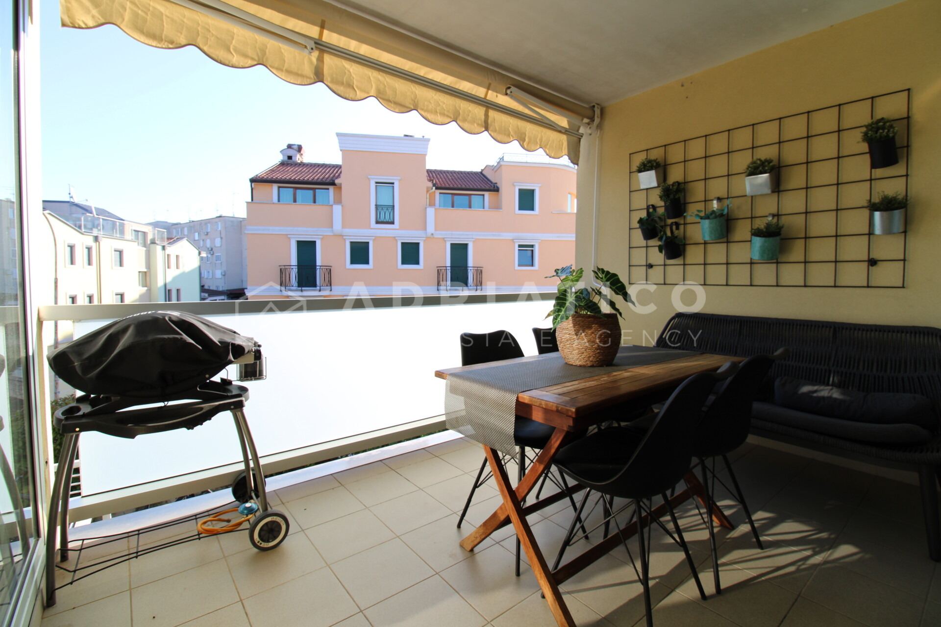 Stan u Novigradu, 71.36m², 2 sobe