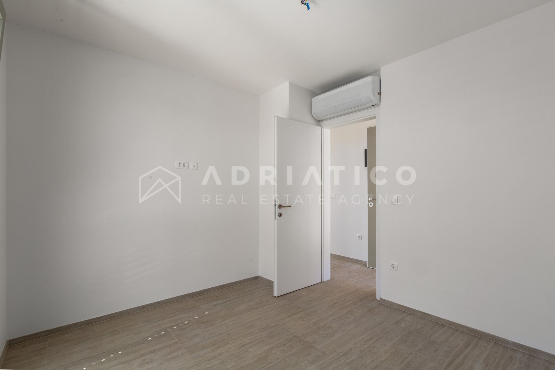 Appartamento u Novigradu, 67.5m², 1 soba, slika 3