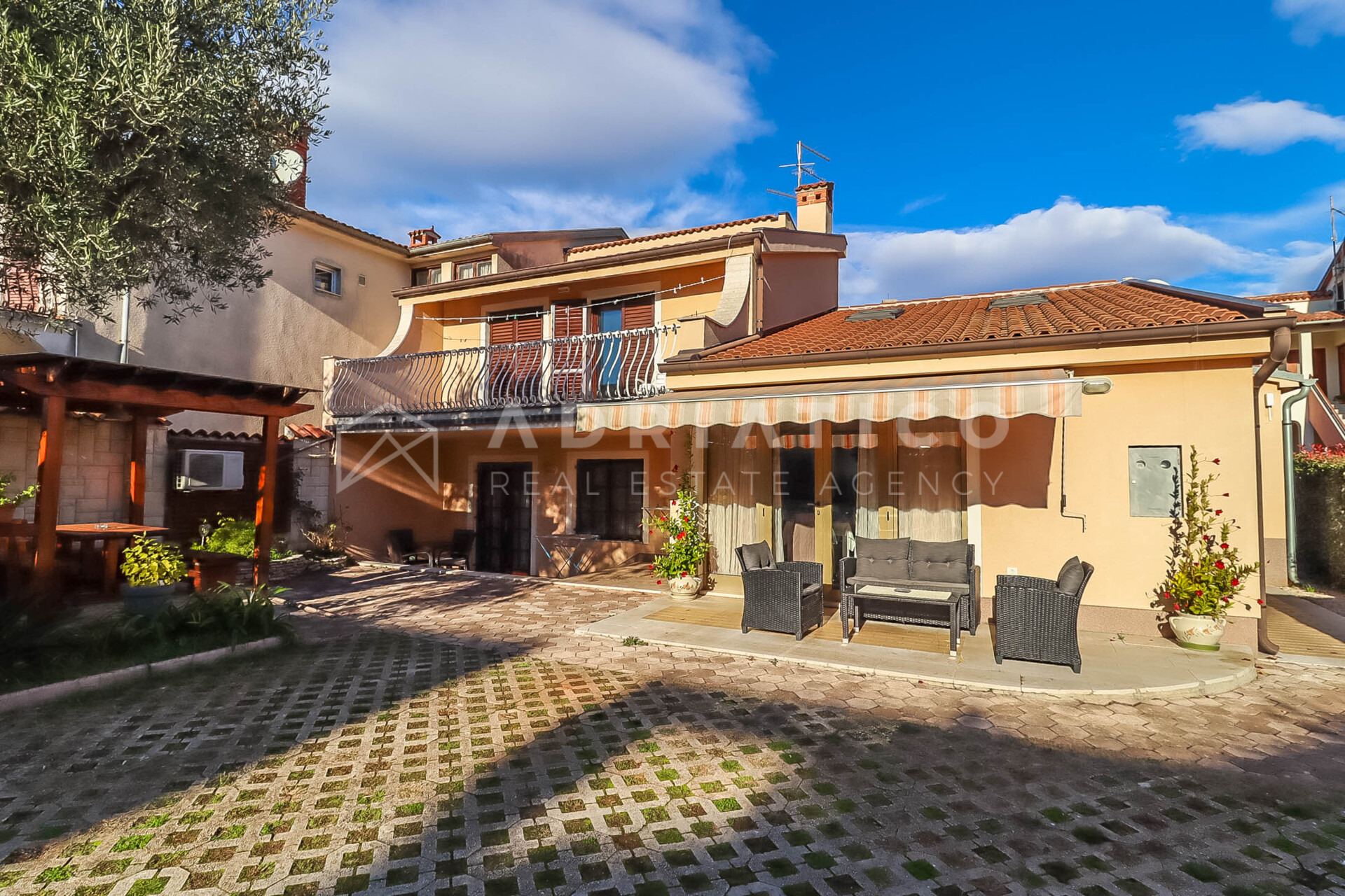 House u Rovinju, 203.51m², 5 soba, slika 2