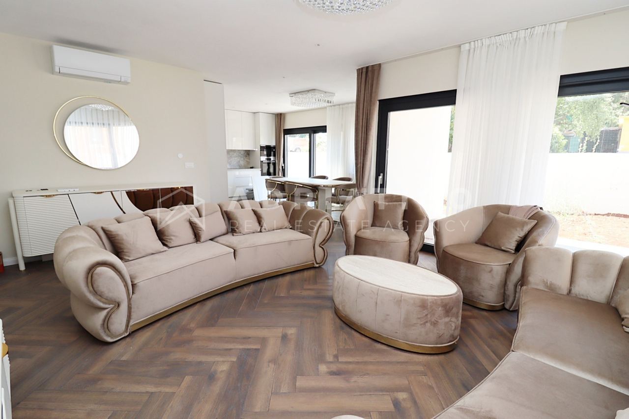 Apartment u Rovinju, 119m², 3 sobe