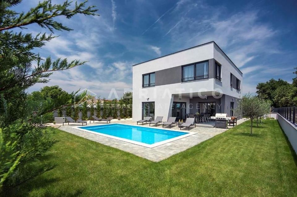 Kuća u Puli, 180m², 3 sobe, slika 2