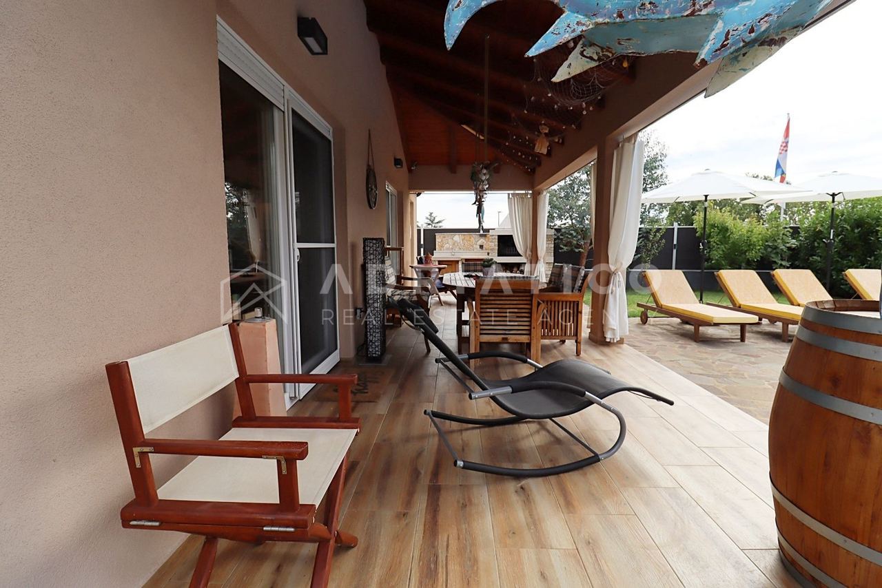 Kuća u Kanfanaru, 142m², 3 sobe, slika 5