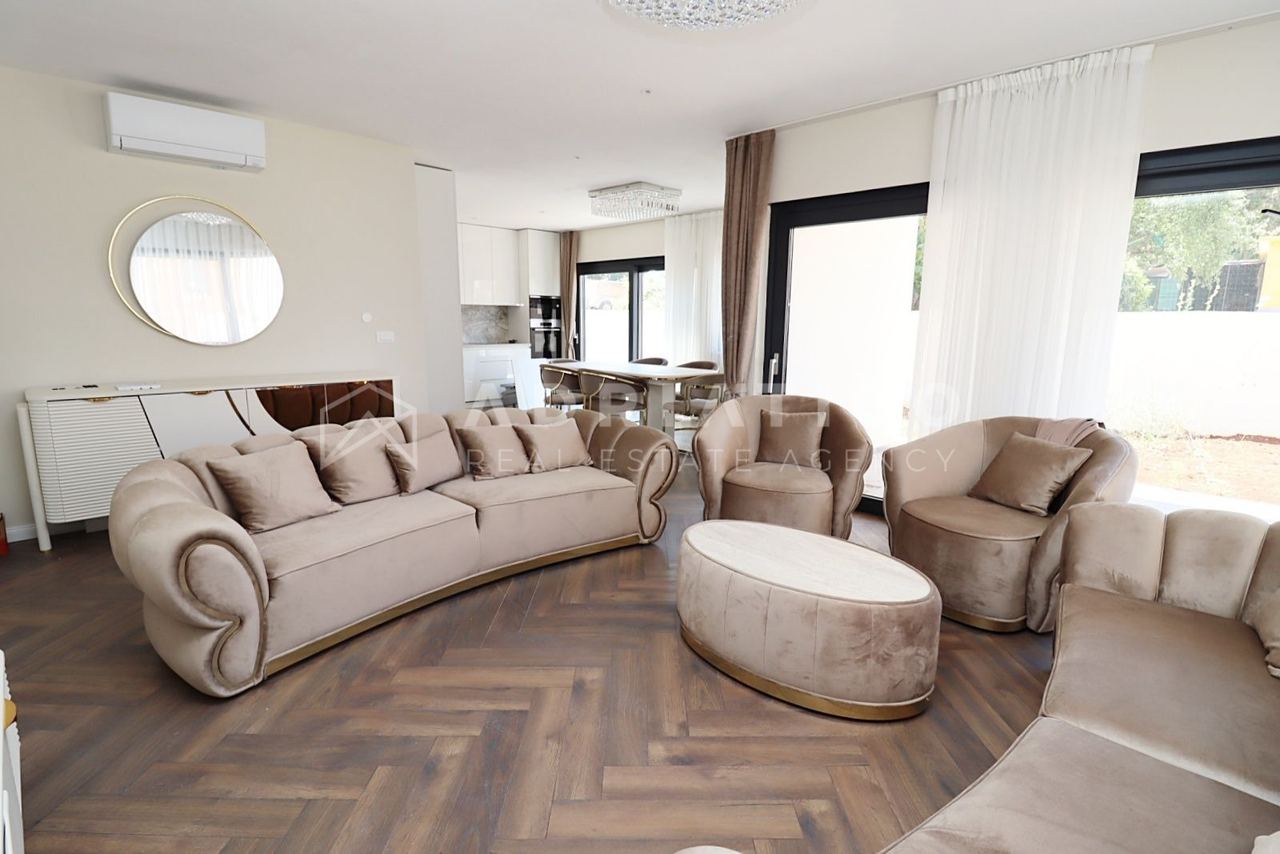 Wohnung u Rovinju, 119m², 3 sobe