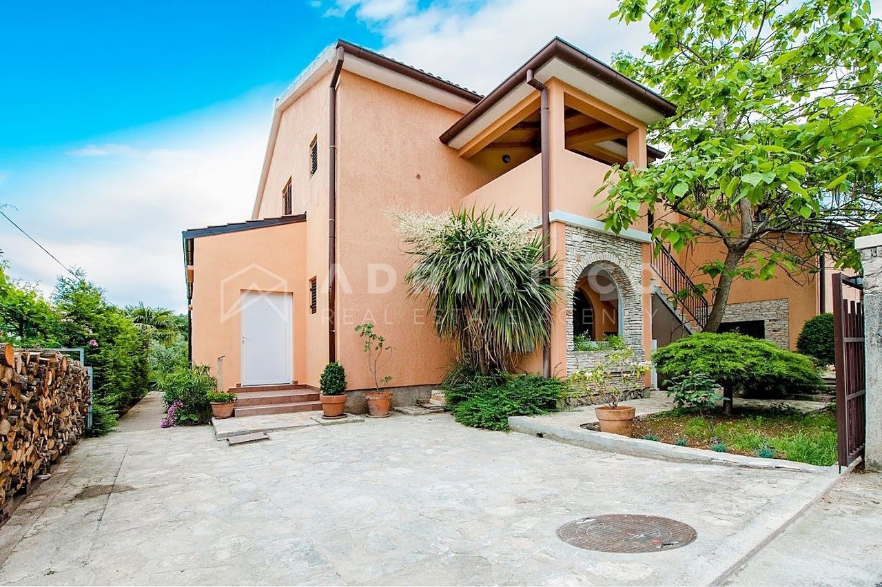 Kuća u Rovinju, 360m², 7 soba