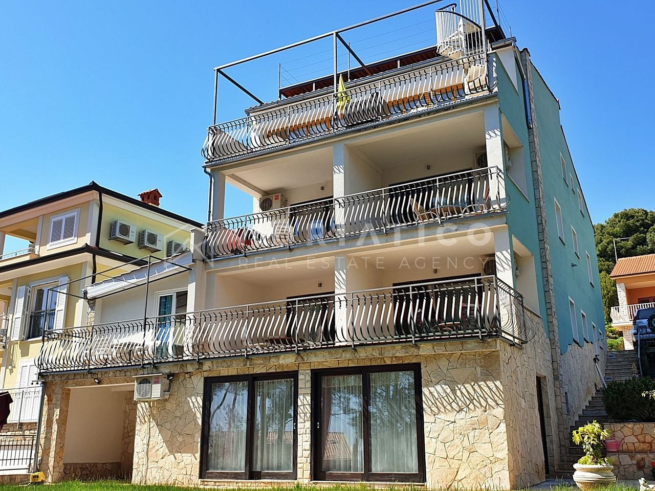 Haus u Rovinju, 516m², 8 soba, slika 2
