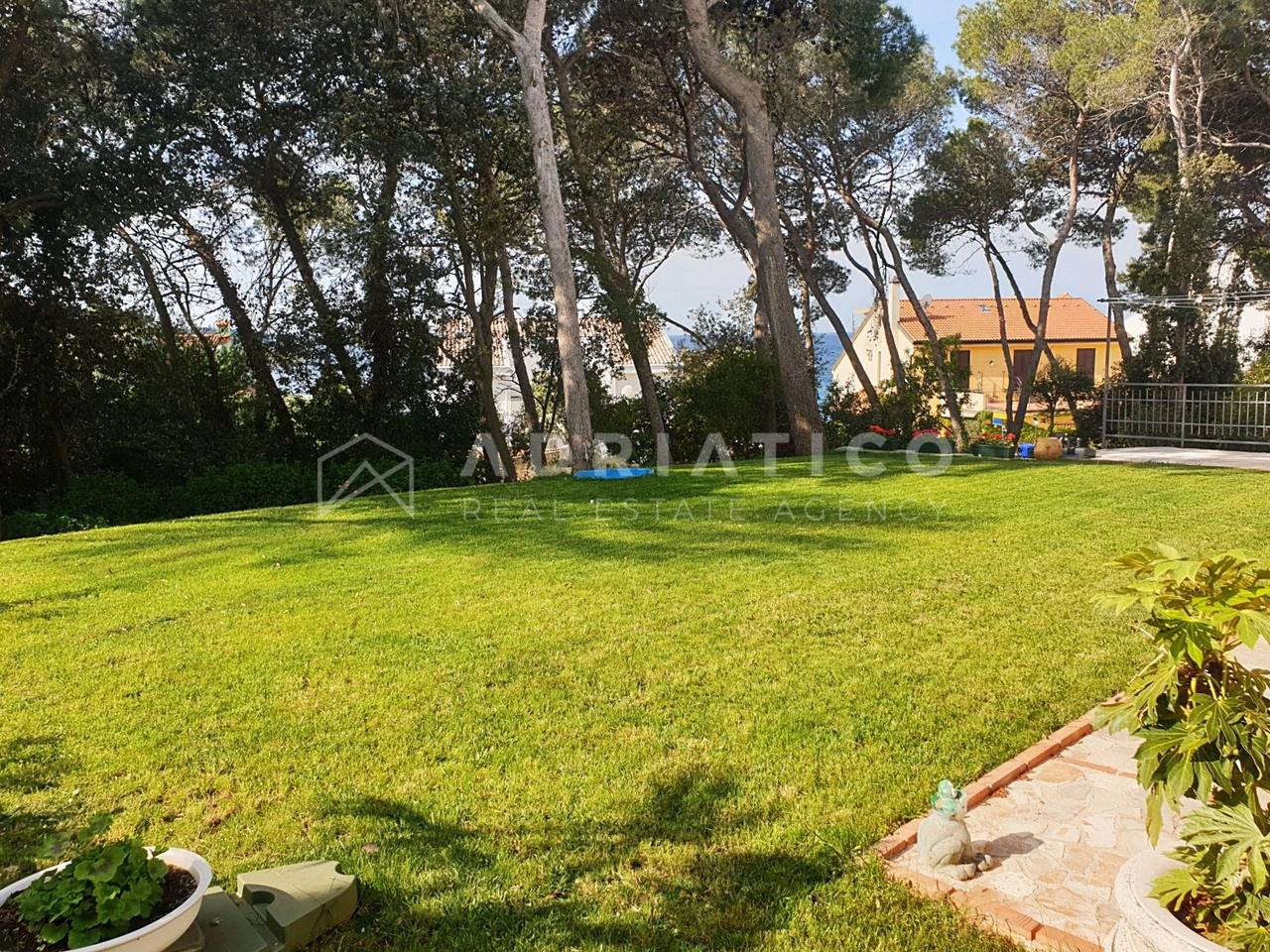 Haus u Rovinju, 516m², 8 soba, slika 4