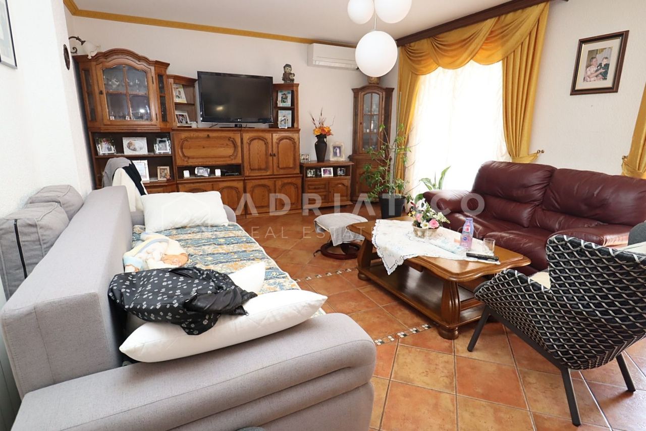 Casa u Rovignu, 400m², 7 soba, slika 2