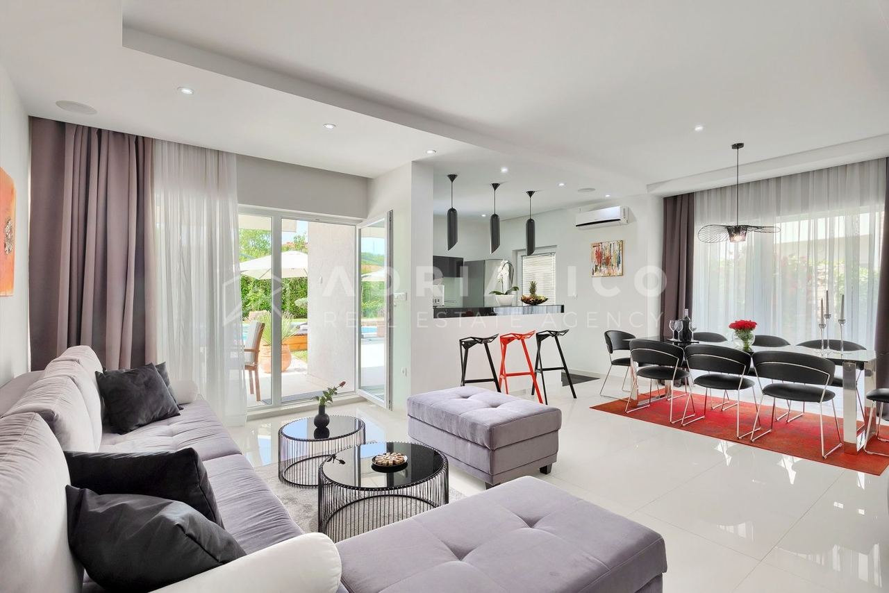 Haus u Rovinju, 204m², 3 sobe