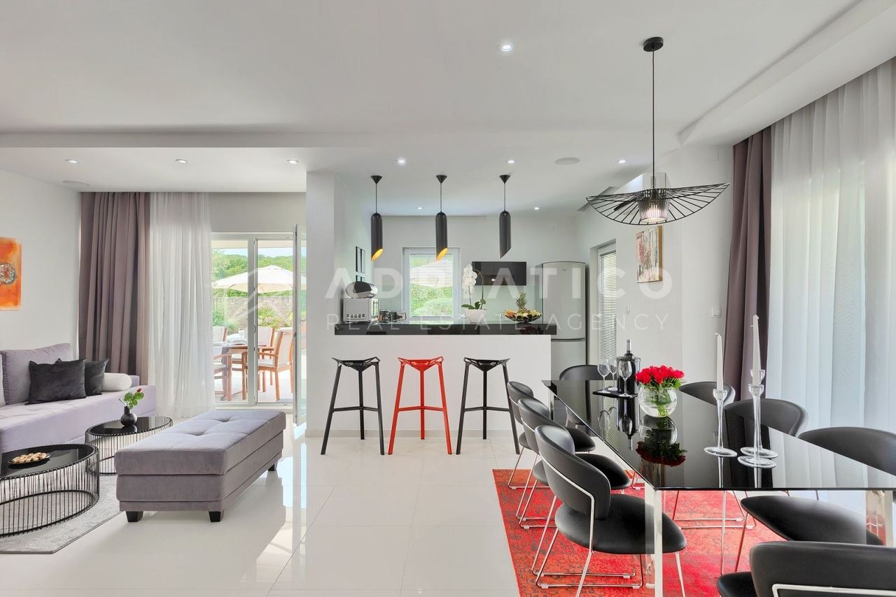 Haus u Rovinju, 204m², 3 sobe, slika 2