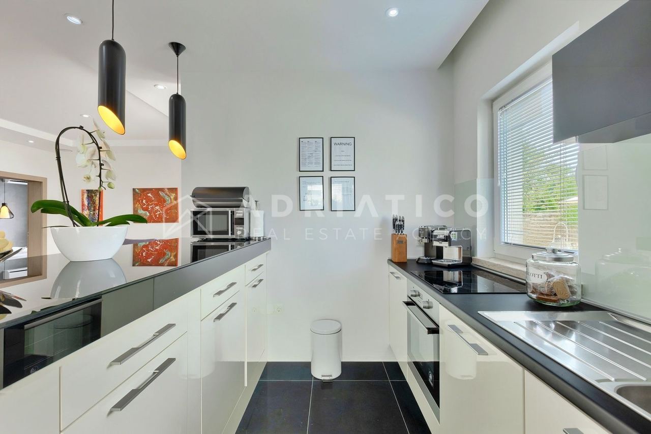 Haus u Rovinju, 204m², 3 sobe, slika 4