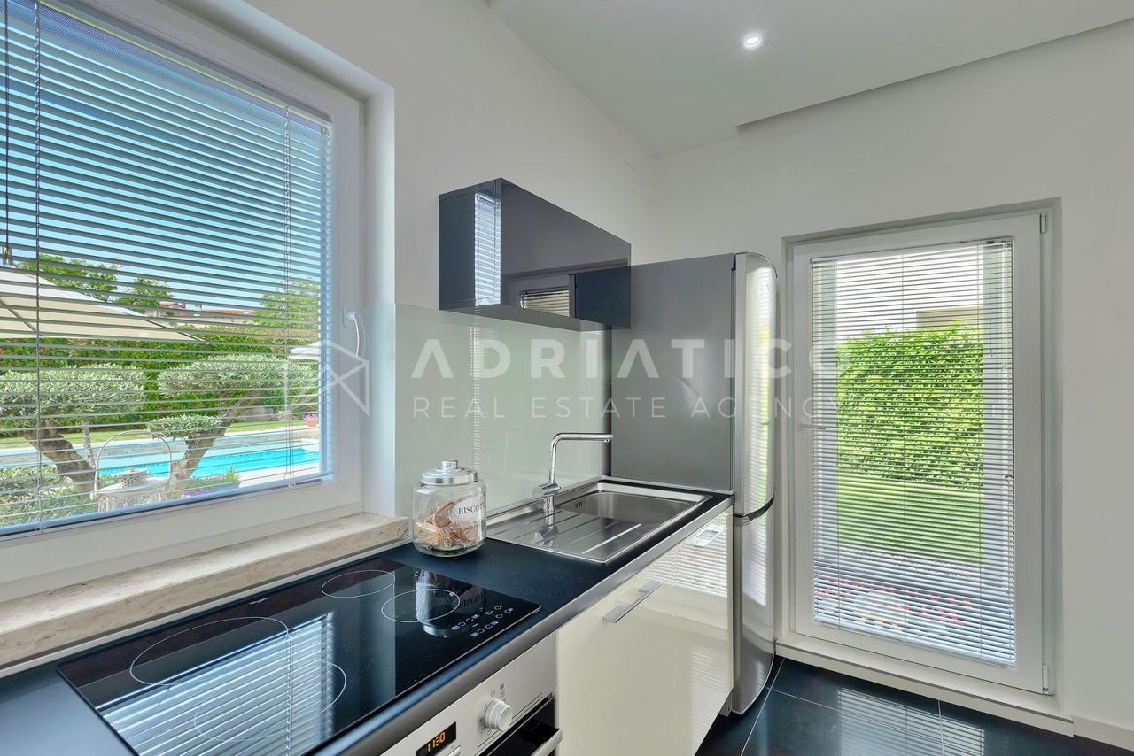 Haus u Rovinju, 204m², 3 sobe, slika 5