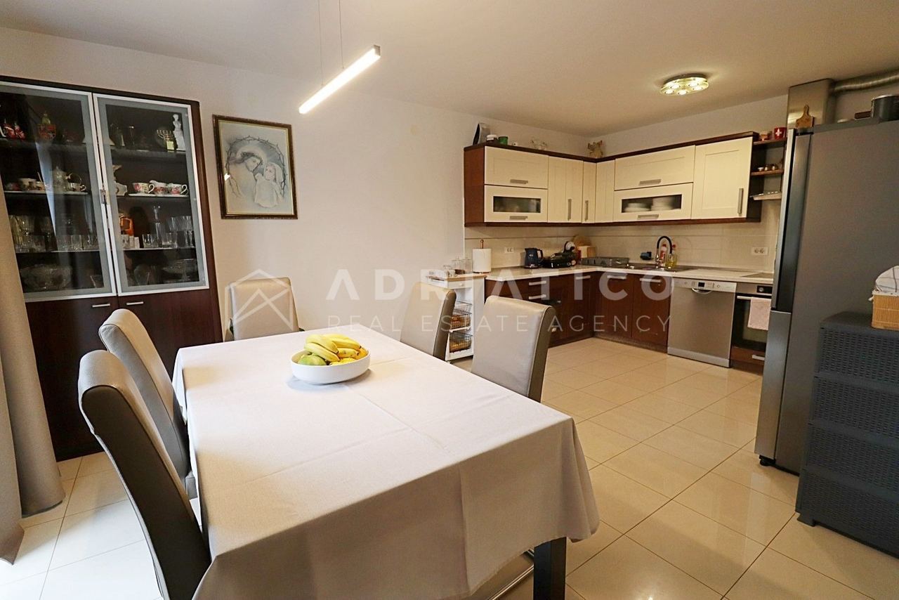 House u Rovinju, 168m², 4 sobe, slika 4