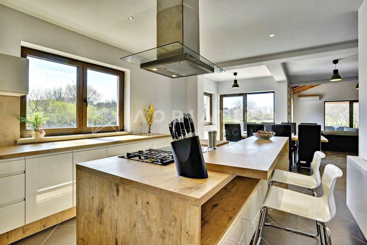 House u Rovinju, 400m², 4 sobe