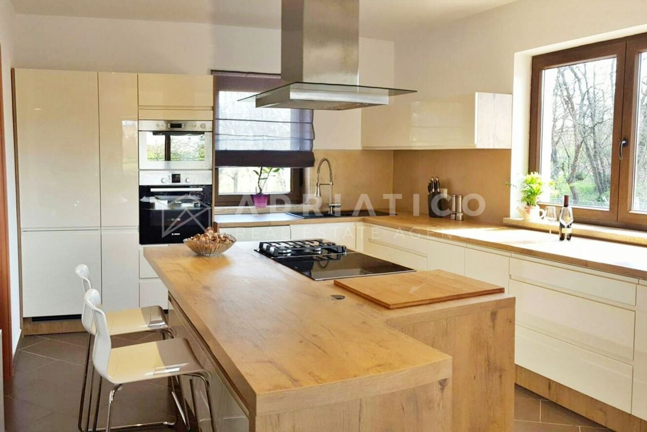 House u Rovinju, 400m², 4 sobe, slika 2