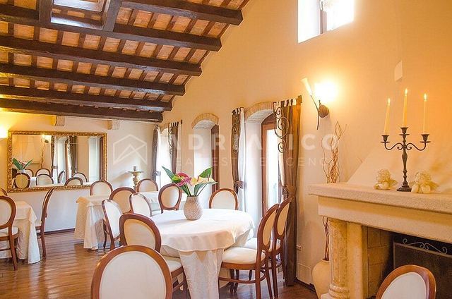 Commercial Space u Rovinju, 110m², slika 2