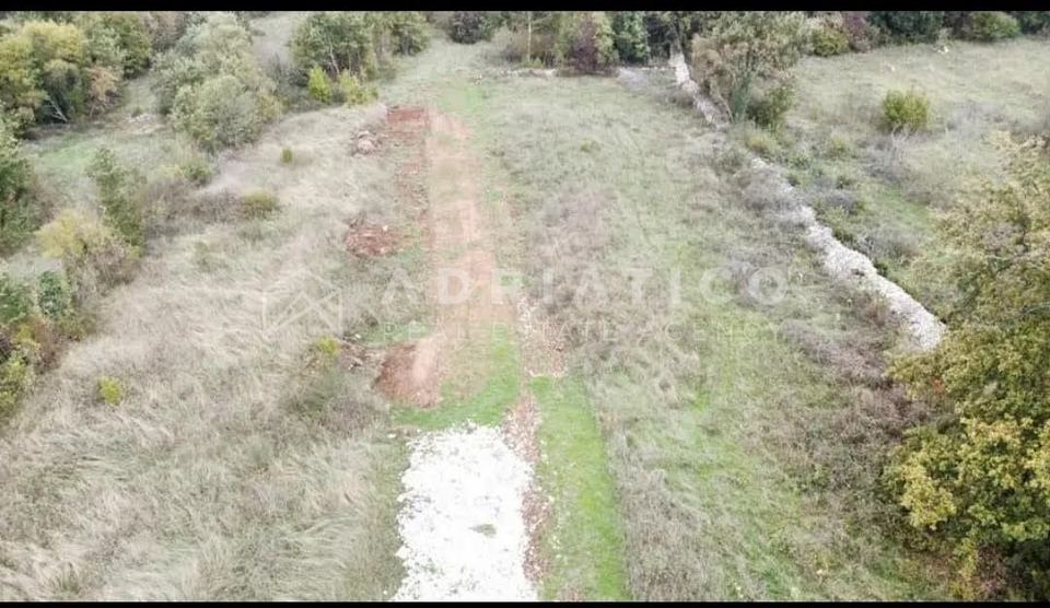 Land u Svetvinčenatu, 700m²