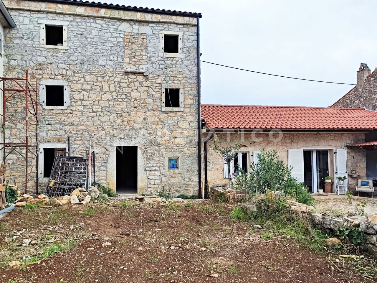 Haus u Višnjanu, 200m², 2 sobe