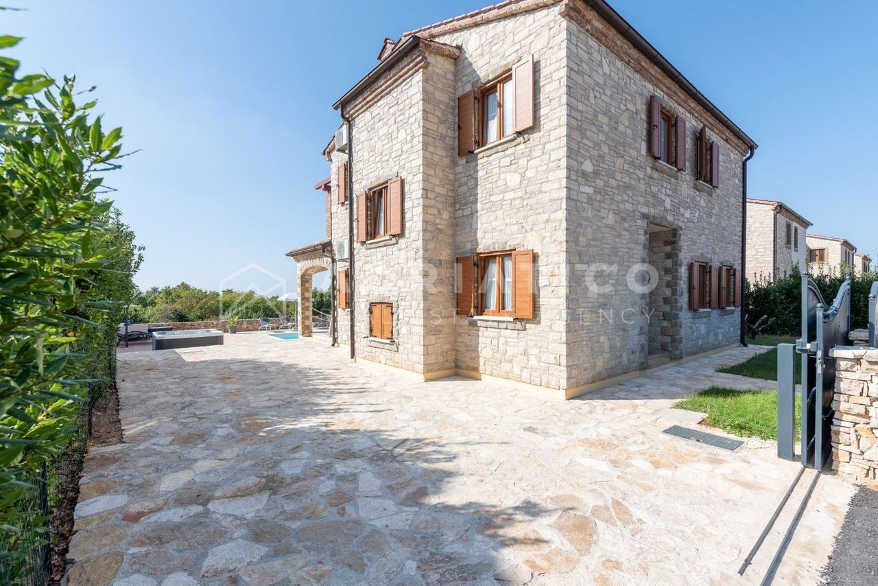 Casa u Svetvinčenatu, 155m², 4 sobe, slika 2