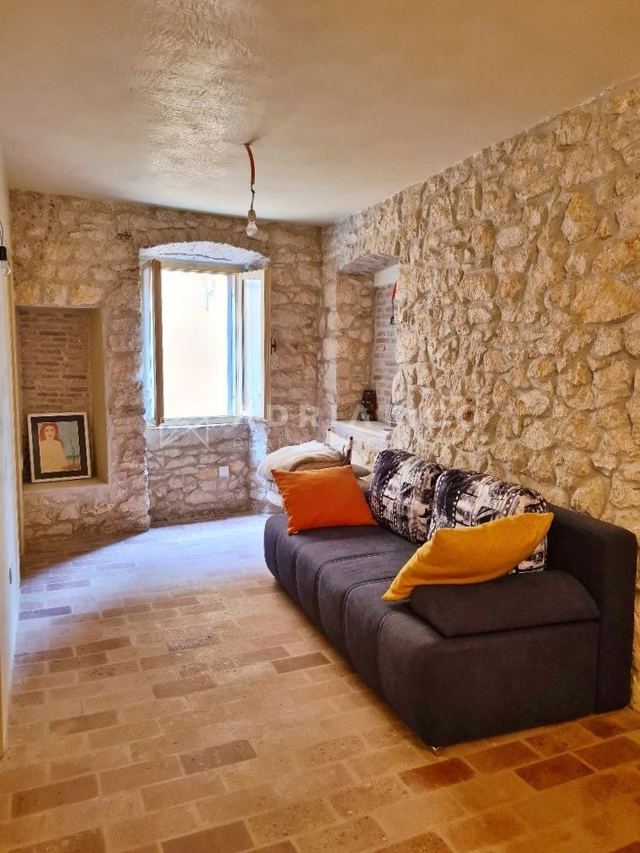 Kuća u Rovinju, 180m², 2 sobe, slika 2