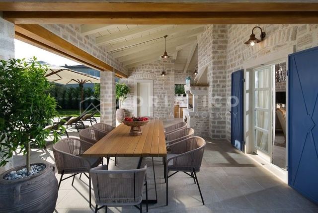 Kuća u Kanfanaru, 353m², 4 sobe, slika 4