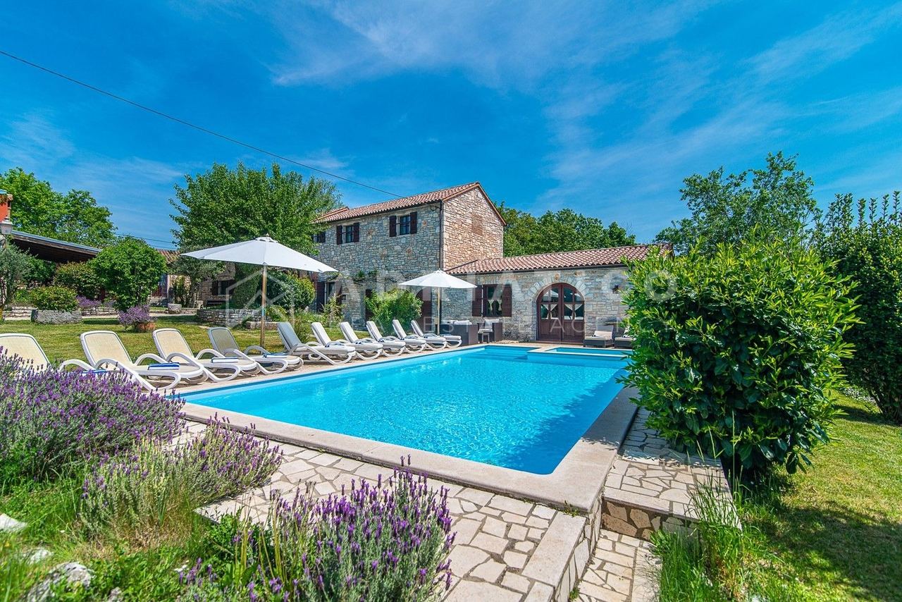 Casa u Žminju, 305m², 6 soba