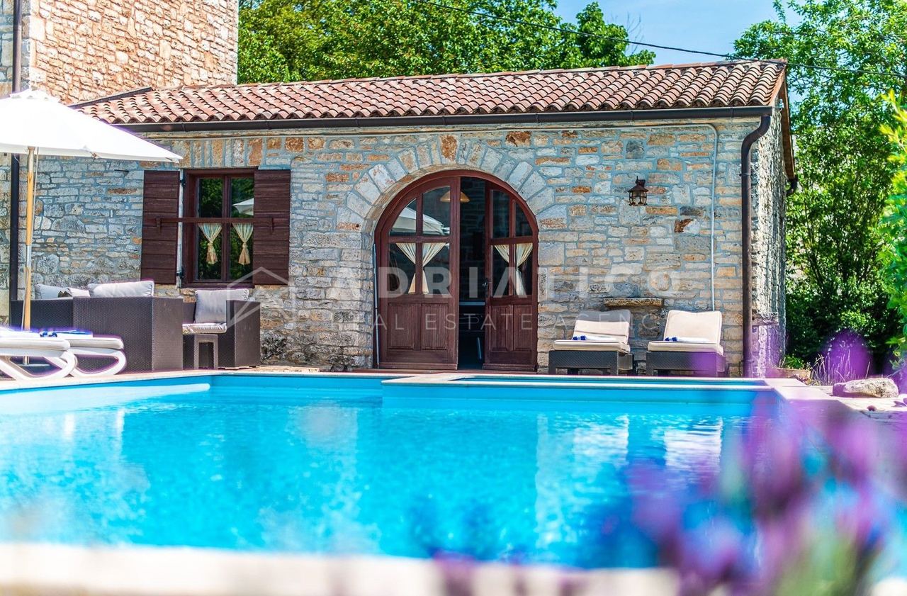 Casa u Žminju, 305m², 6 soba, slika 2
