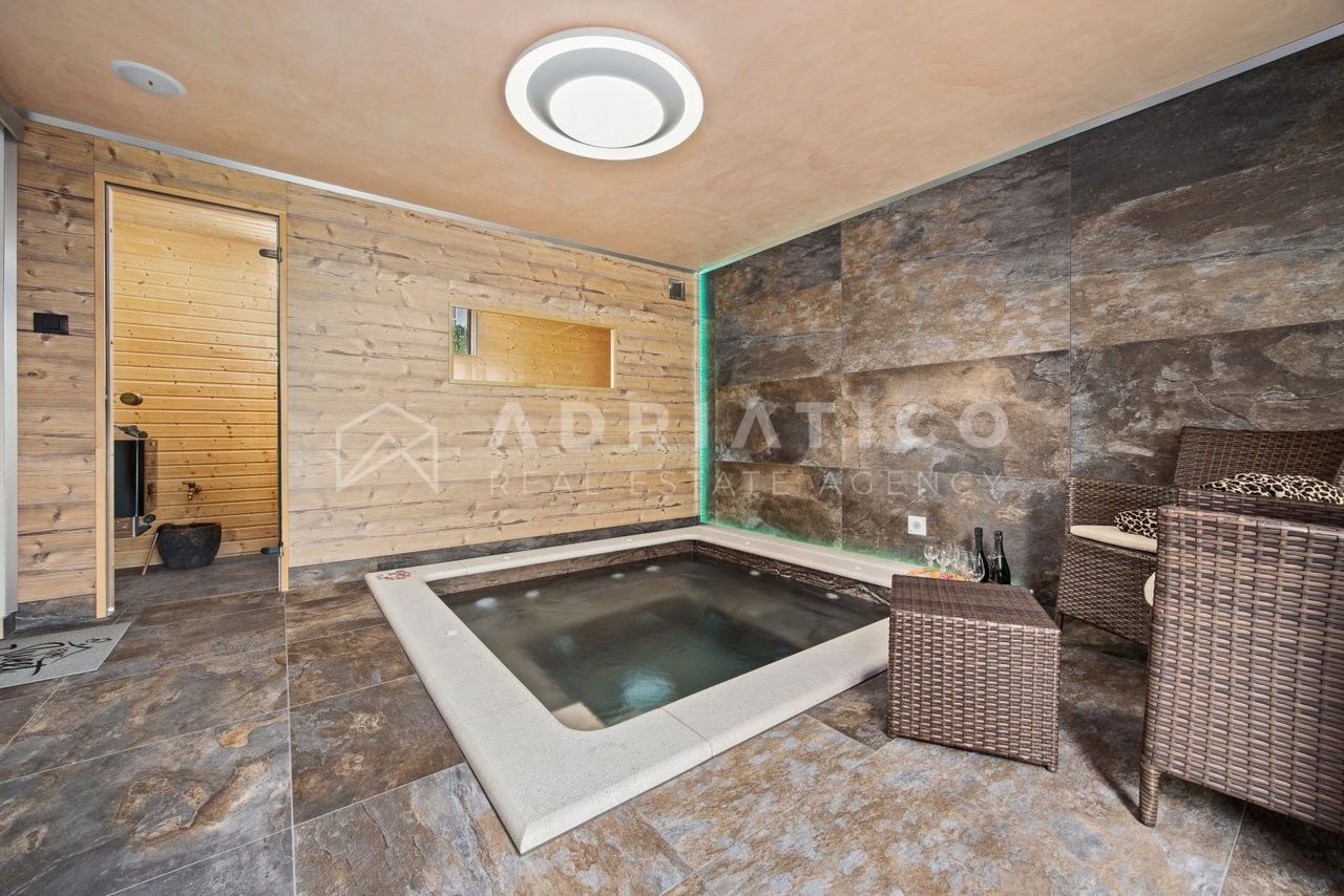 Kuća u Rovinju, 140m², 2 sobe, slika 2