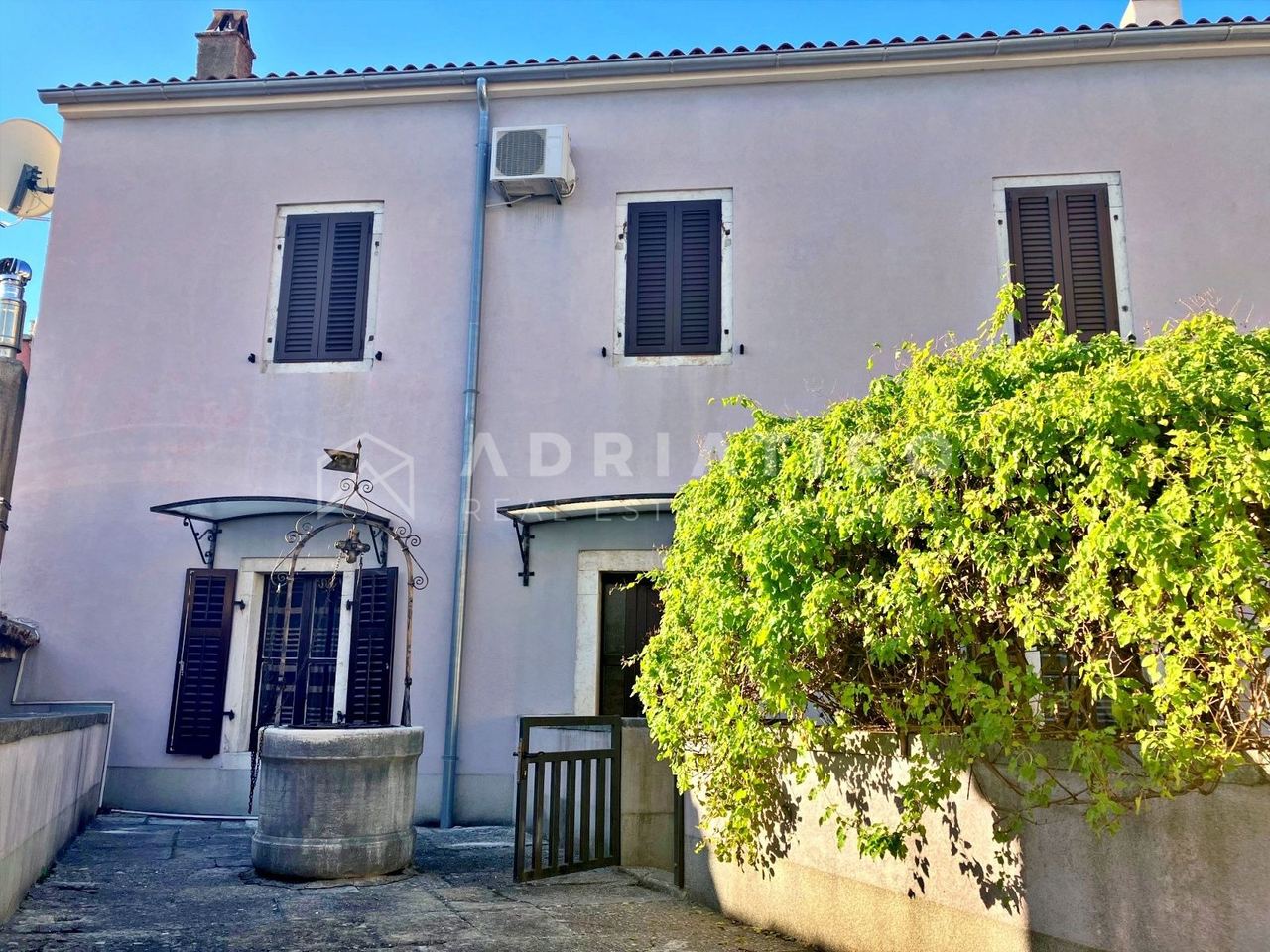 Kuća u Vrsaru, 350m², 4 sobe