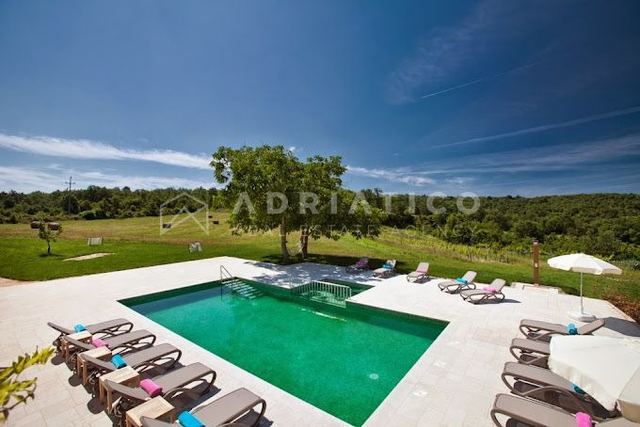 House u Grožnjanu, 1061m², 10 soba, slika 4